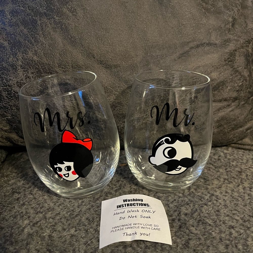 Mr. & Mrs. Wine Glasses